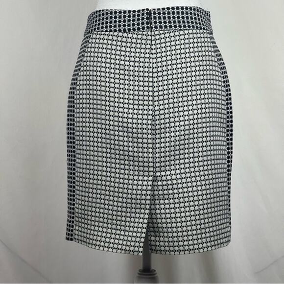 Banana Republic Black White Pencil Skirt Size 2P - Picture 4 of 12